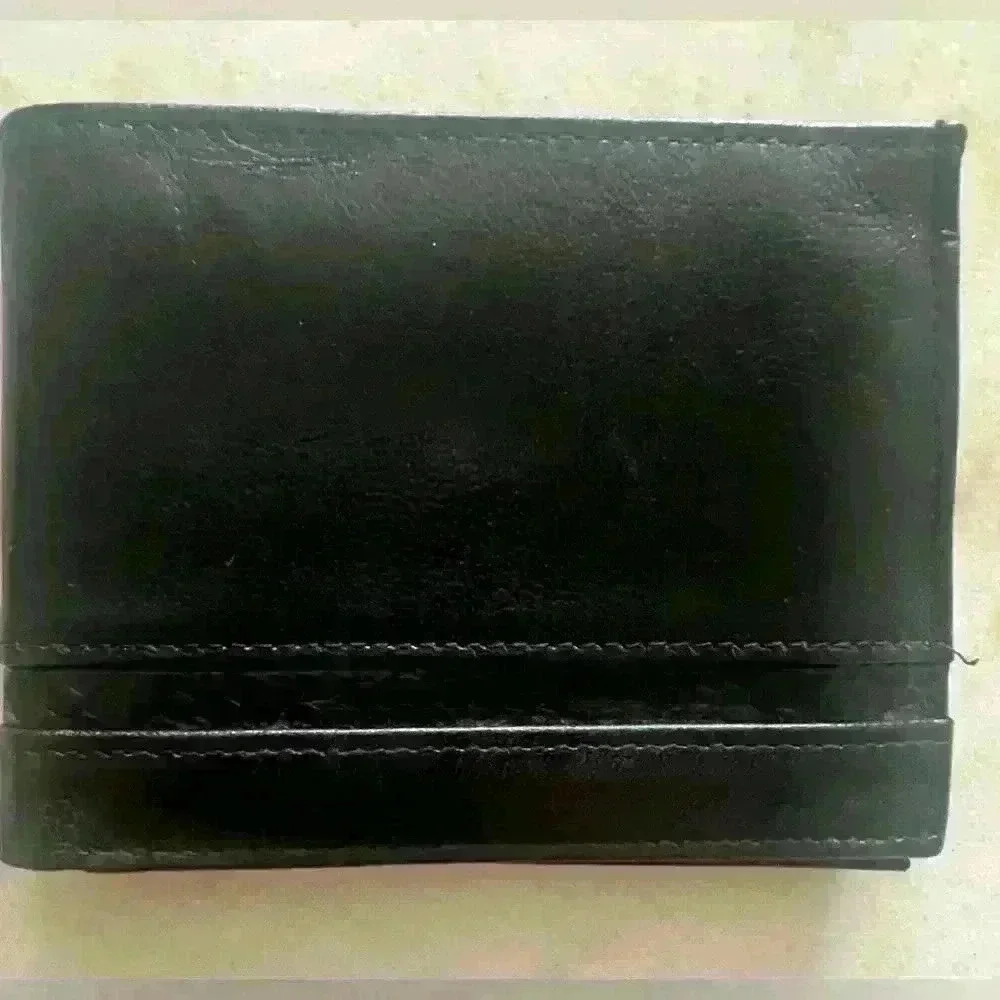 Men’s Buxton Bifold wallet Black Leather With Crocodile embossed stripe .